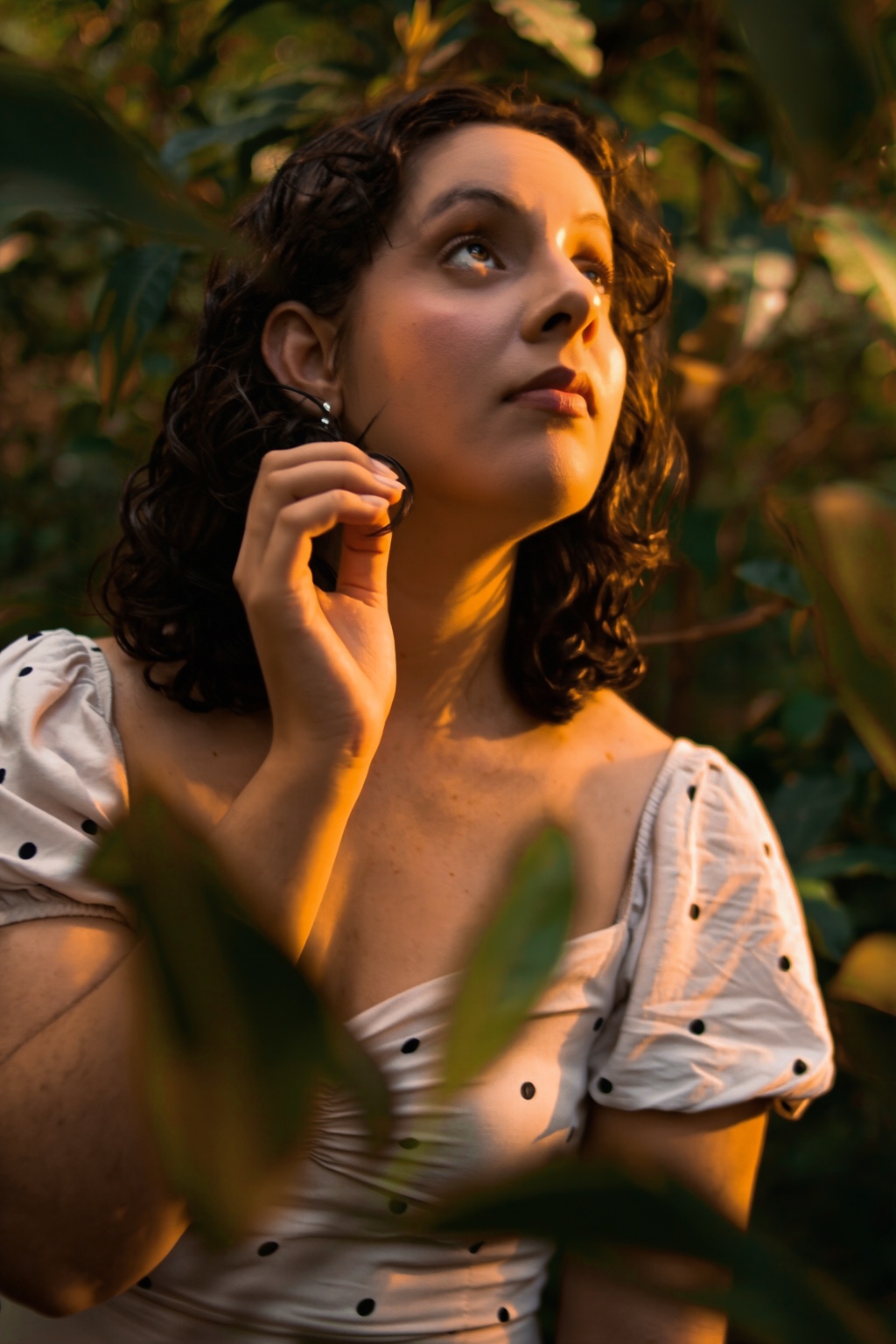 Retrato em luz dourada, fotografia de Kaio Mendes